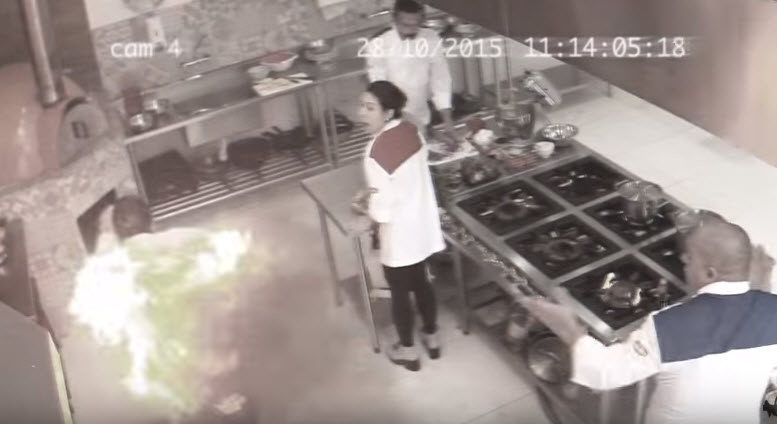 Chef Carlos Bertolazzi pega fogo no Hell's Kitchen - Cozinha Sob Pressão