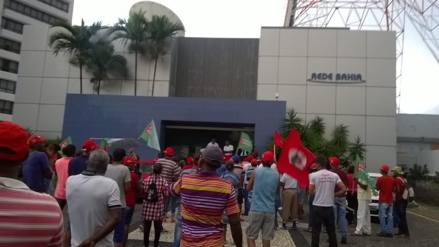 MST invade sede da Rede Bahia, afiliada da Globo em Salvador