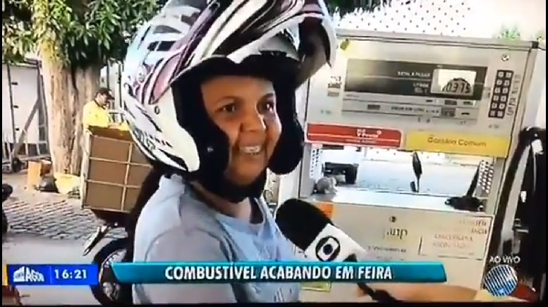 Motoqueira sincera dá entrevista pra Globo (Reprodução)