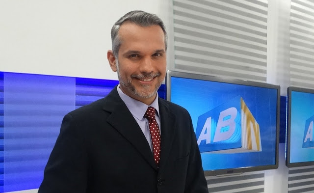 Alexandre Farias, jornalista de afiliada da Globo que comandava oABTV - 2ª edição