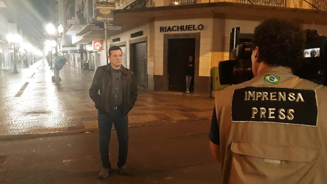 Roberto Cabrini investiga atentado contra Bolsonaro no Conexão Repórter