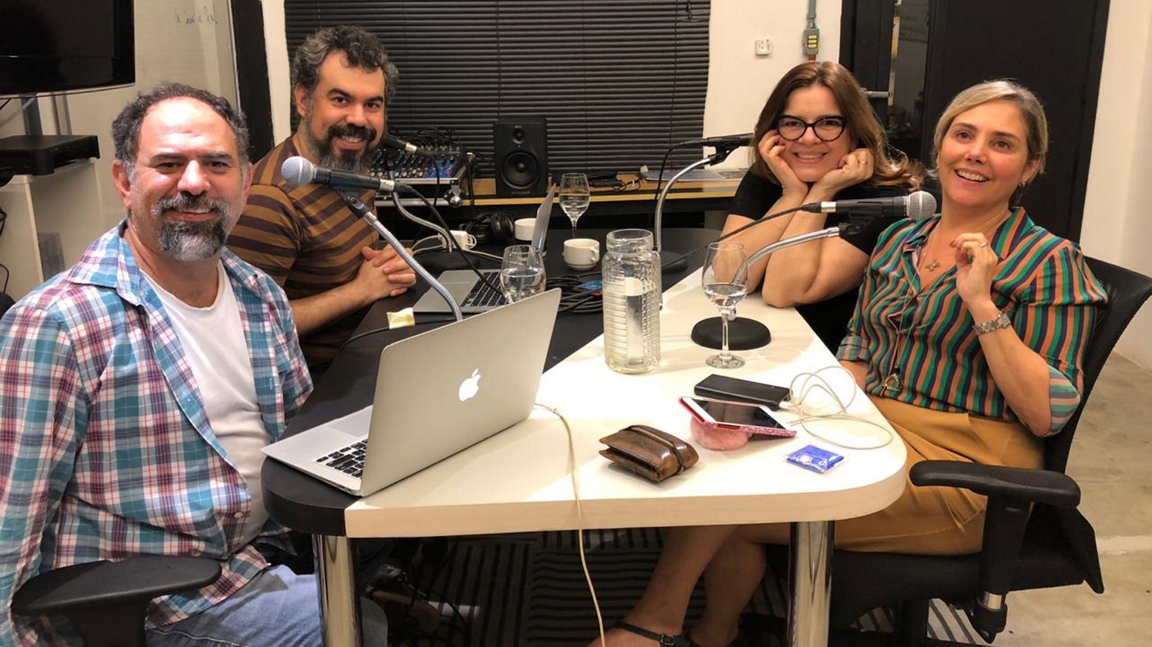 Celso Taddei, Vinicius Antunes, Luciana Fregolente e Heloísa Perissé gravam o Podcast Zorra