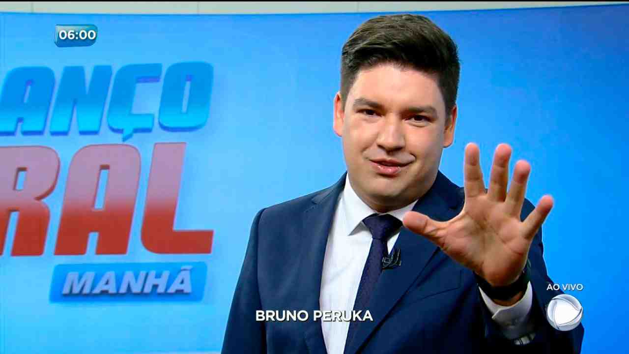 Bruno Peruka apresenta o Balanço Geral na Record TV (Reprodução: Record TV)