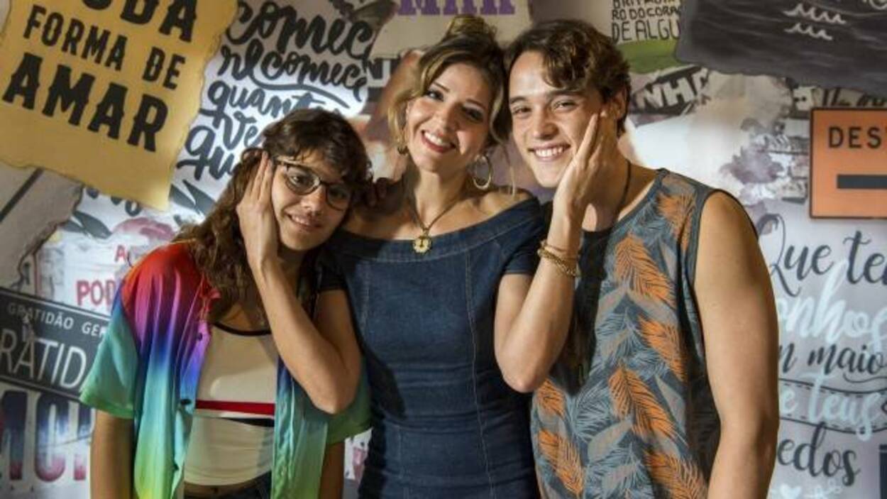 Raissa (Dora de Assis), Carla (Mariana Santos) e Thiago (Danilo Maia) de Malhacao Toda Forma de Amar