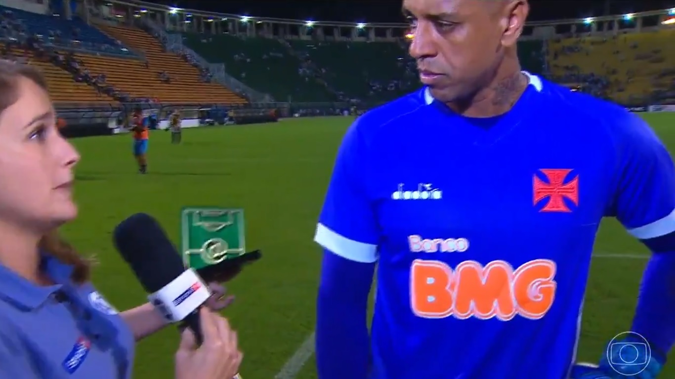 Sidão, goleiro do Vasco, recebeu prêmio após votação feita na web pela Globo