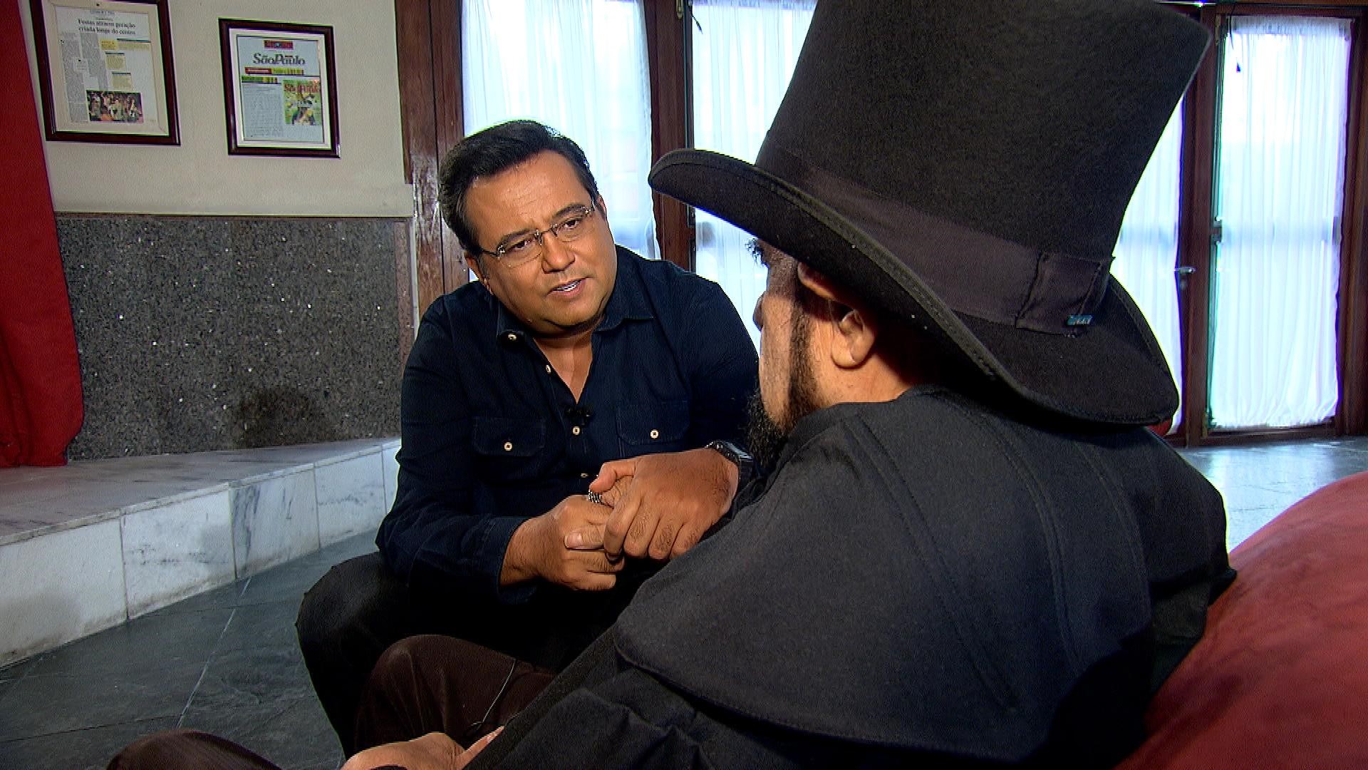 Geraldo Luís entrevistando Zé do Caixão