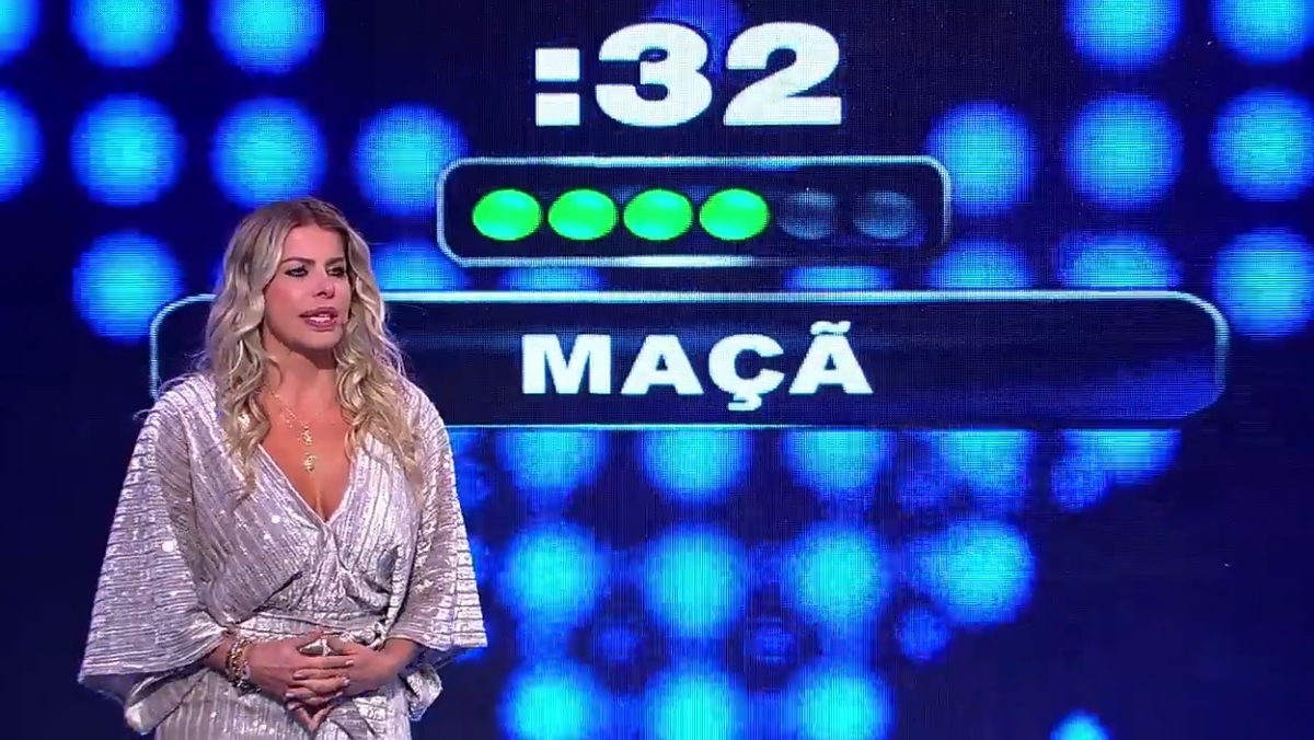 Karina Bacchi estreou a nova fase do Mega Senha na RedeTV!