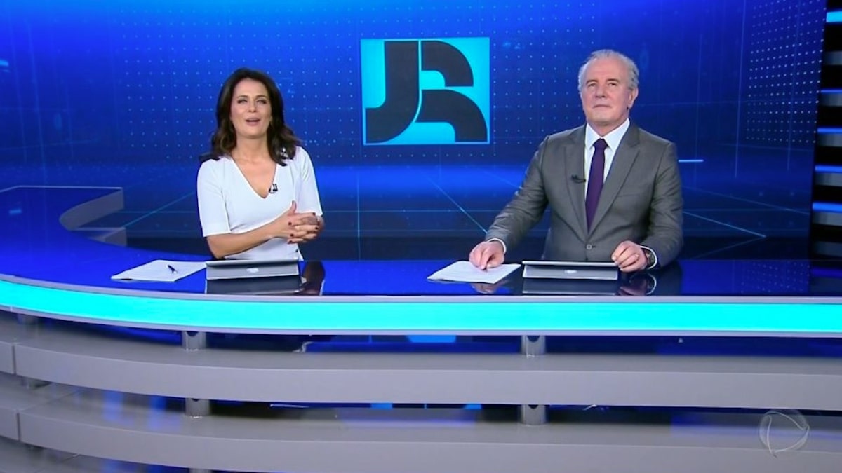 Adriana Araújo e Celso Freitas no Jornal da Record (Reprodução/Record TV)