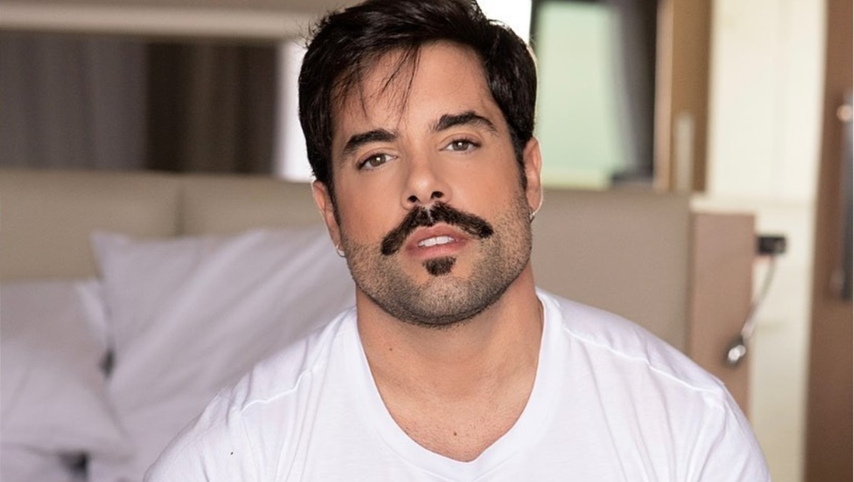 Pedro Carvalho interpreta o personagem Abel em A Dona do Pedaço (Reprodução: Instagram)