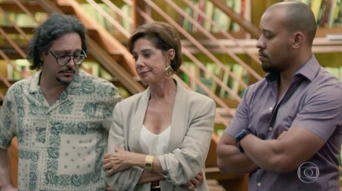Ângela Vieira (Vera), Lúcio Mauro Filho (Mário) e Antônio Carlos Bernardes (Leo) em cena da novela Bom Sucesso (Reprodução / Twitter)