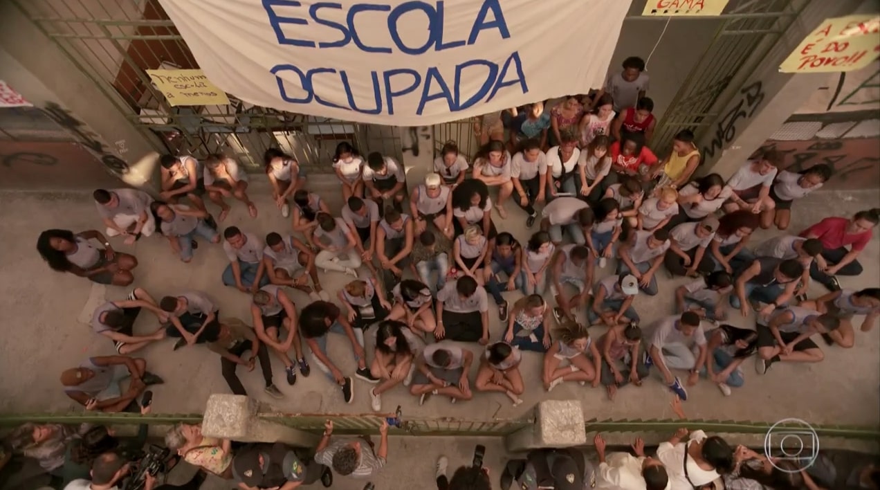 Cena de escola sendo ocupada em Amor de Mãe: novela inspirou ocupação em Salvador (Reprodução/Globo)