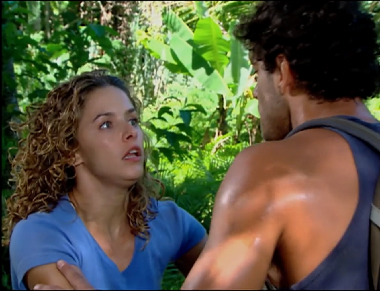 Maria (Bianca Rinaldi) reencontra Hélio (Diego Cristo) na Ilha dos Mutantes em Caminhos do Coração
