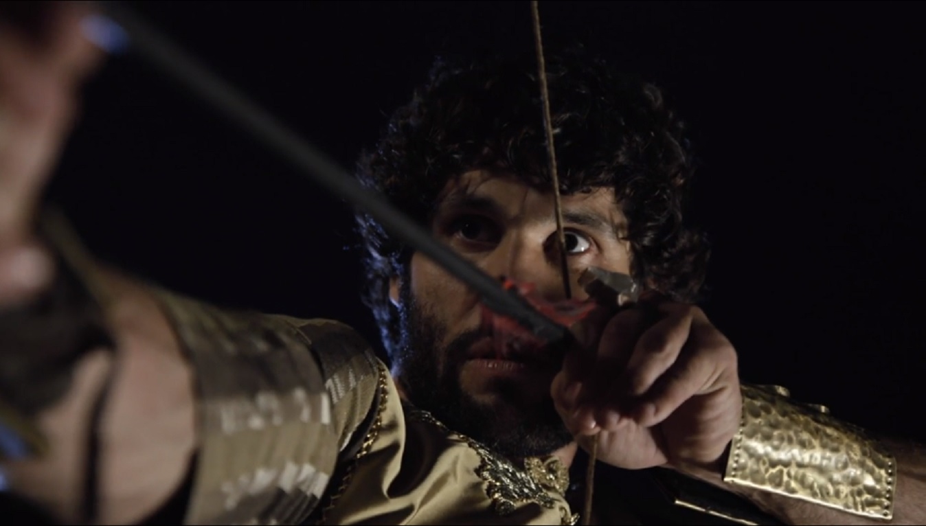 Asher (Dudu Azevedo) ajudando Joaquim (Osmar Silveira) a fugir da Guarda em O Rico e Lázaro