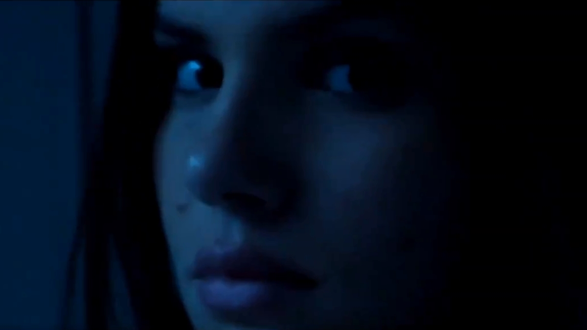 Atriz Camila Queiroz vive a personagem Angel em Verdades Secretas 2 (Reprodução: Globoplay)