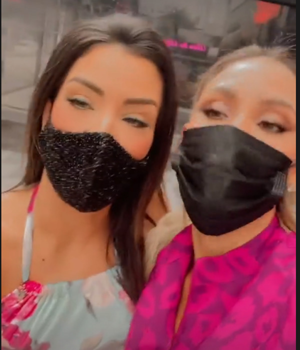 Ivy e Sarah usaram máscaras durante vídeo (Reprodução/Instagram)