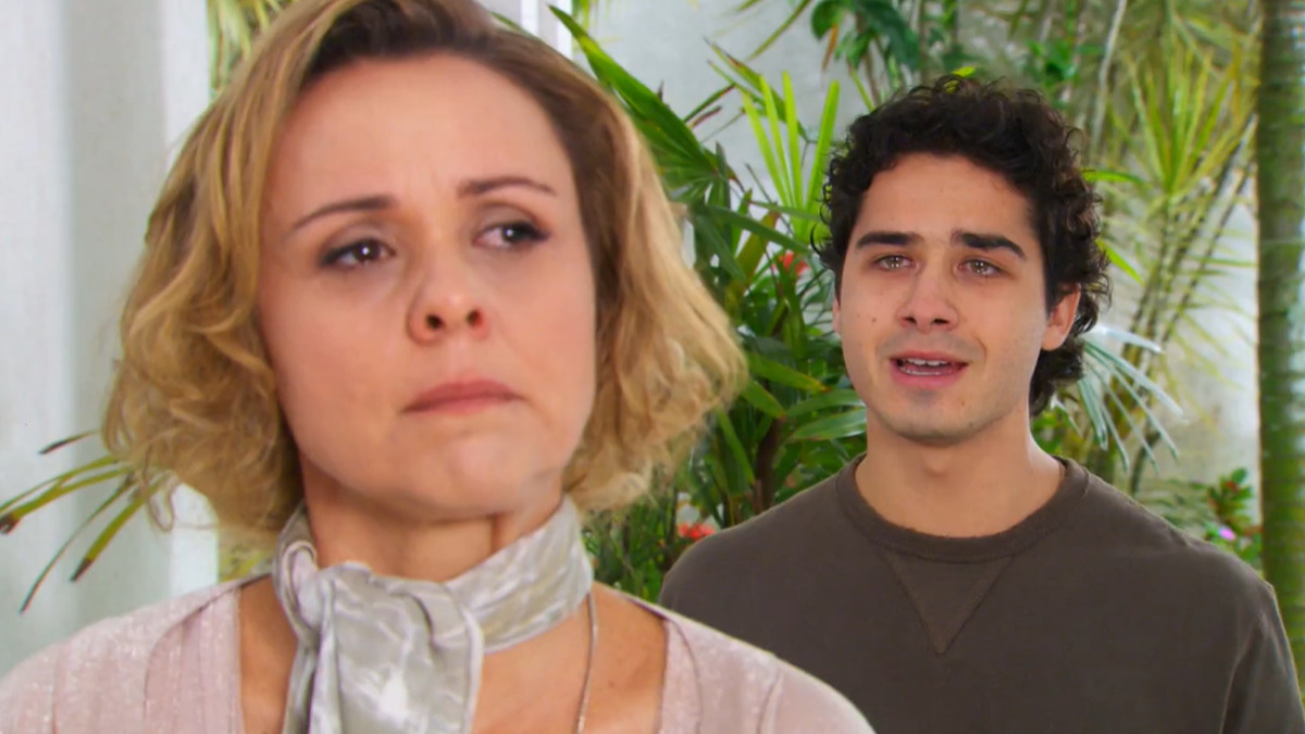 Bruna (Giulia Gam) e Julinho (André Arteche) em Ti Ti Ti (Reprodução/Globo)