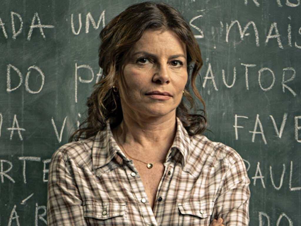 Atriz Débora Bloch é Lúcia na série Segunda Chamada