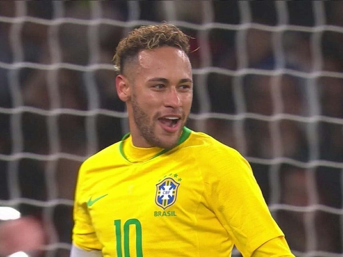Neymar jogando pela seleção brasileira