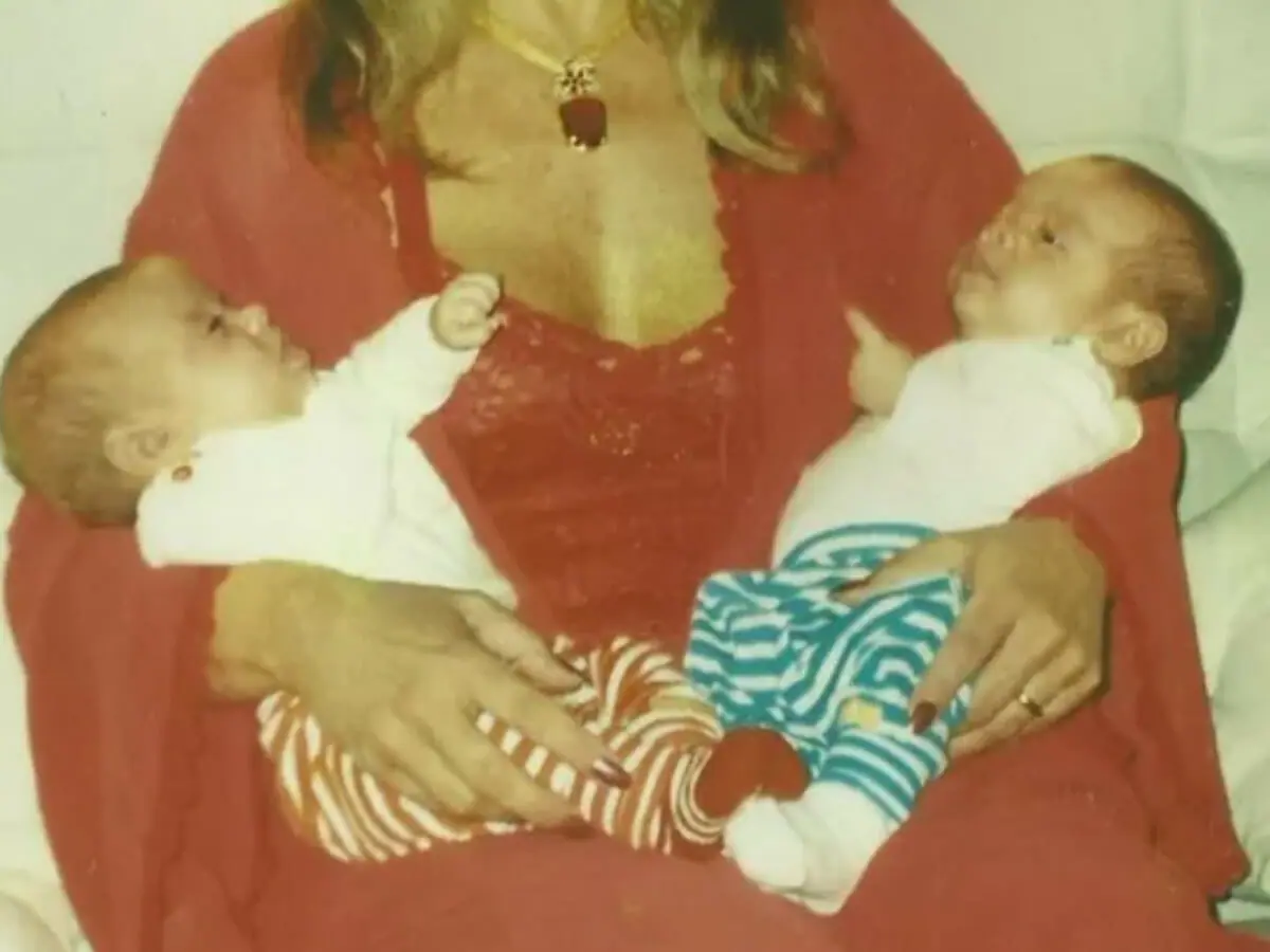 Yvete (Vera Fischer) em O Clone com os bebês gêmeos