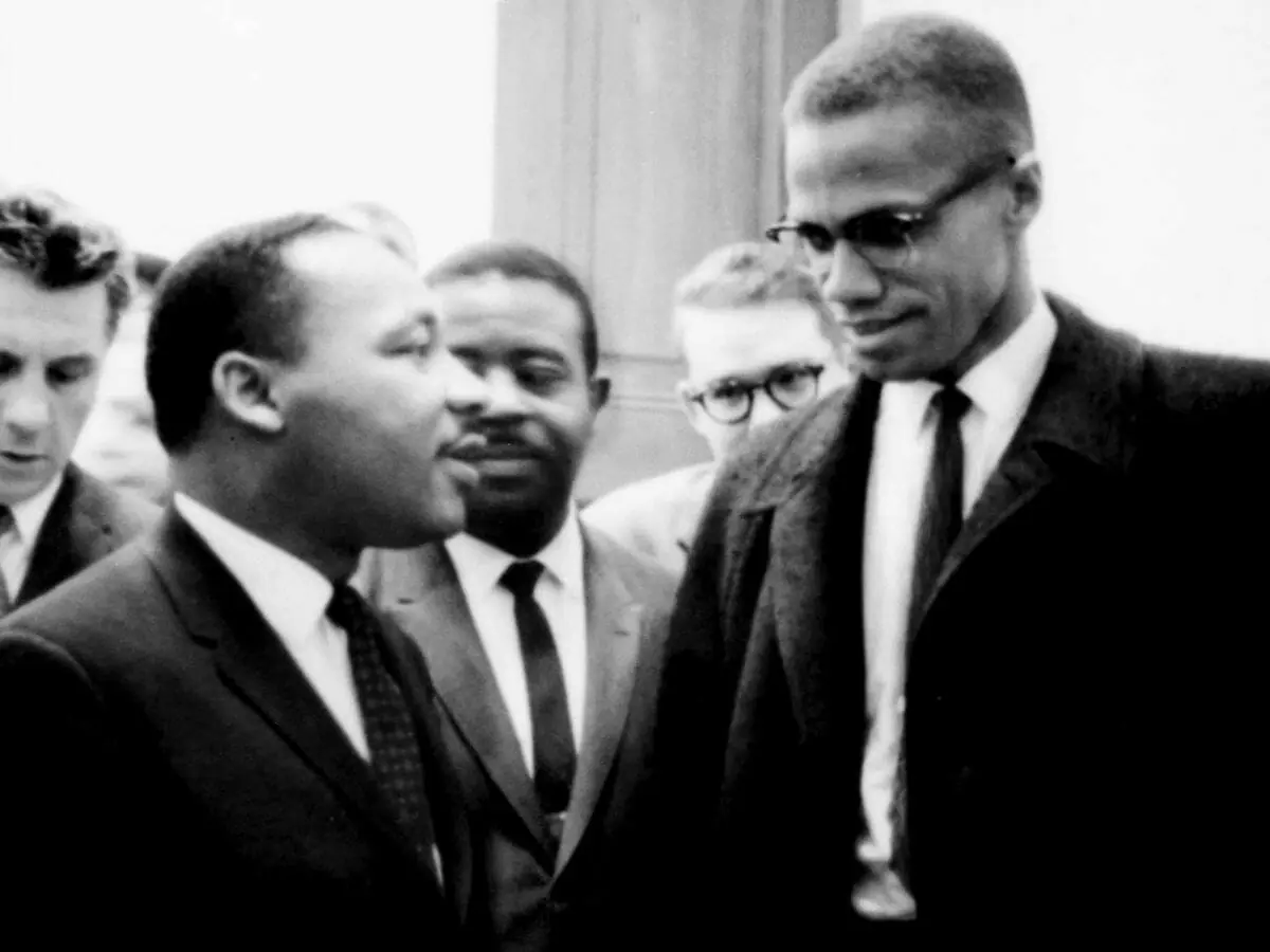 Único encontro de Martin Luther King (à esq) com Malcolm X, em 1964