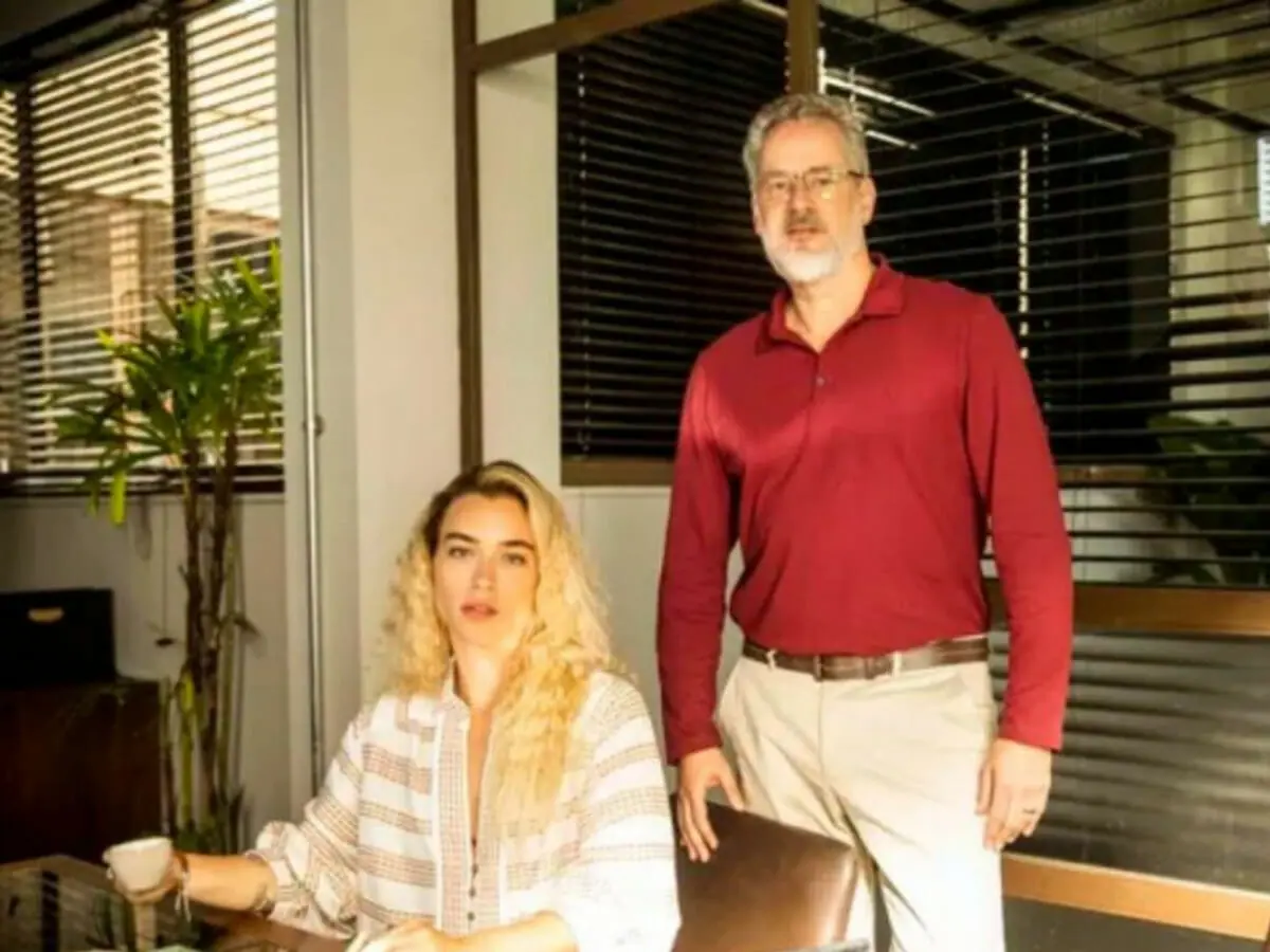 Érica (Marcela Fetter) e Ibraim (Dan Stullbach) em Pantanal