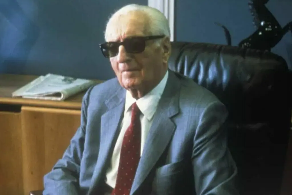 Enzo Ferrari, fundador da lendária montadora de carros