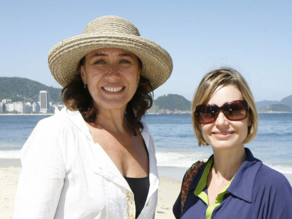 Catarina (Lília Cabral) e Stela (Paula Burlamaqui) em A Favorita